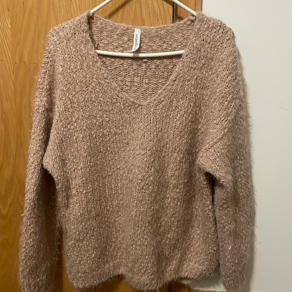 The Standard Sz Sm nude/light blush v-neck sweater w/side slits